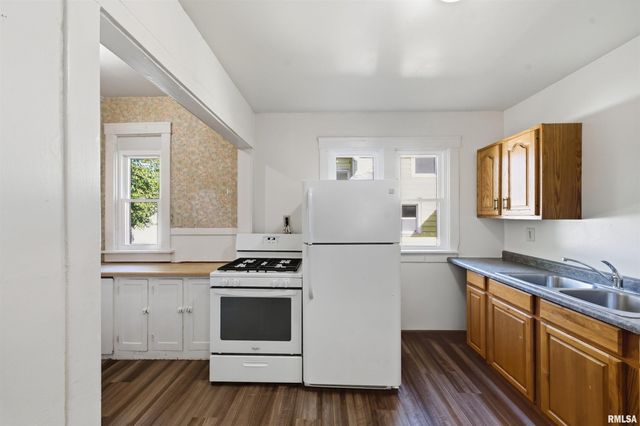 1811 W AYRES Avenue, Peoria, IL 61606