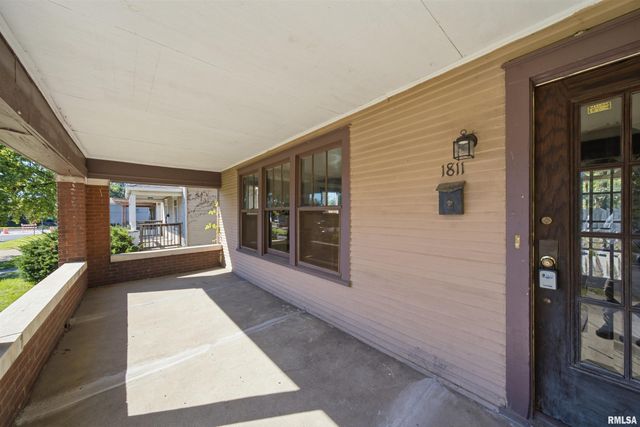 1811 W AYRES Avenue, Peoria, IL 61606