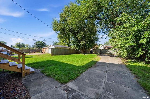 1811 W AYRES Avenue, Peoria, IL 61606