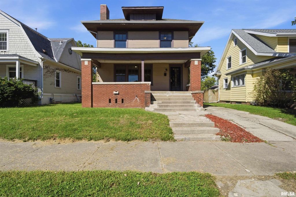 1811 W AYRES Avenue, Peoria, IL 61606