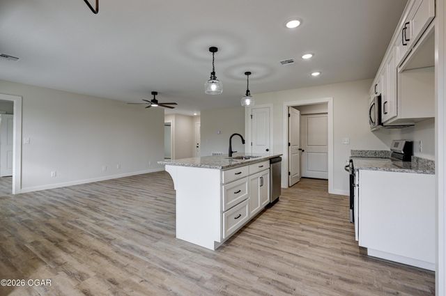 1732 Robertson Avenue, Carthage, MO 64836