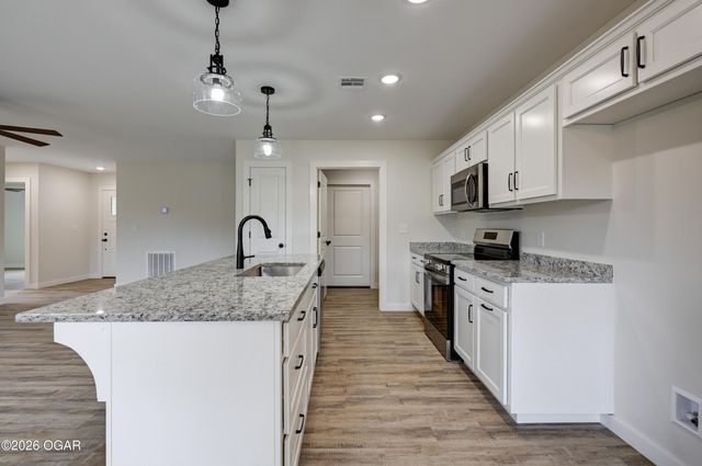 1732 Robertson Avenue, Carthage, MO 64836