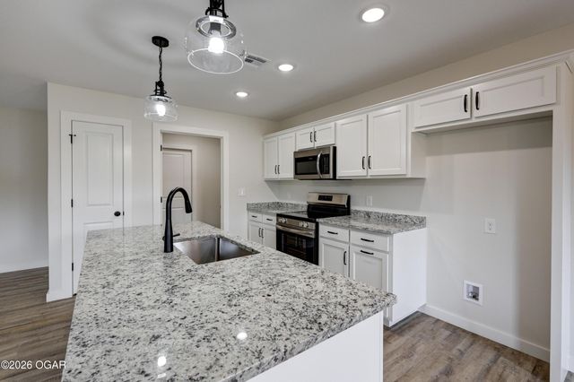 1732 Robertson Avenue, Carthage, MO 64836