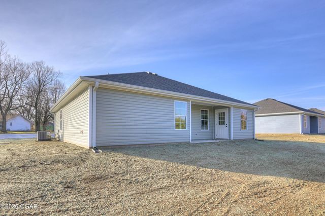 1732 Robertson Avenue, Carthage, MO 64836