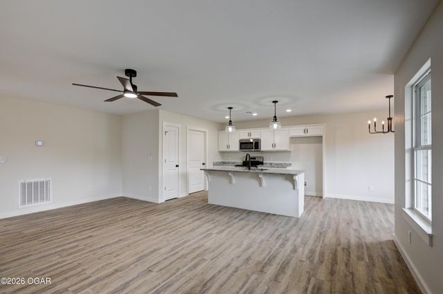 1732 Robertson Avenue, Carthage, MO 64836