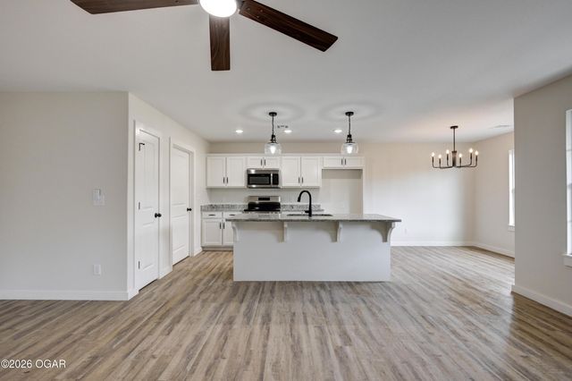 1732 Robertson Avenue, Carthage, MO 64836