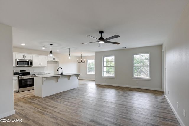 1732 Robertson Avenue, Carthage, MO 64836