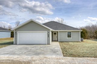 1732 Robertson Avenue, Carthage, MO 64836