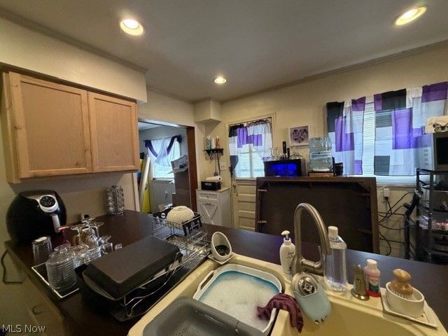 1464 E 250th Street E, Euclid, OH 44117