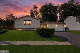 1 BROADLEAF DR, Newark, DE 19702