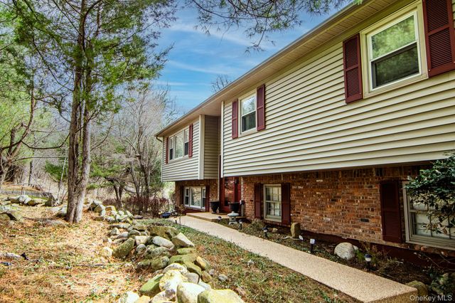 284 Ridge Road, New City, NY 10956