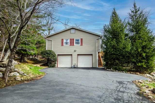 284 Ridge Road, New City, NY 10956