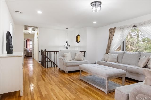 284 Ridge Road, New City, NY 10956