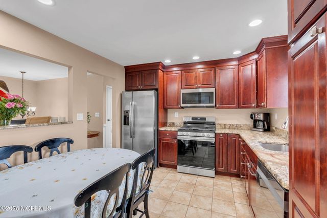 8 Kilmer Drive, Manalapan, NJ 07726