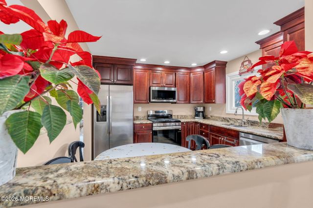 8 Kilmer Drive, Manalapan, NJ 07726