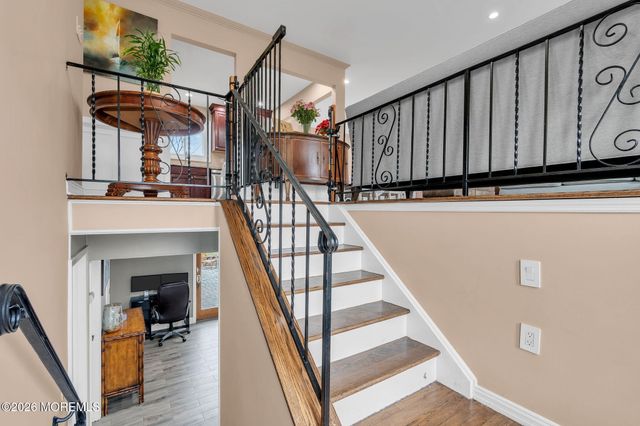 8 Kilmer Drive, Manalapan, NJ 07726