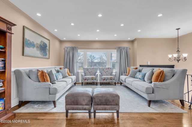 8 Kilmer Drive, Manalapan, NJ 07726