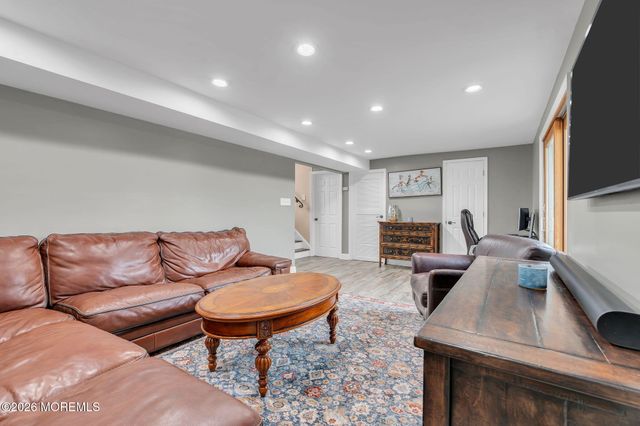 8 Kilmer Drive, Manalapan, NJ 07726