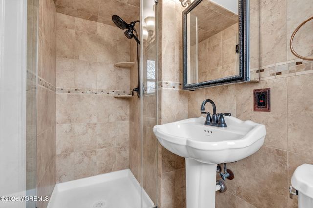 8 Kilmer Drive, Manalapan, NJ 07726