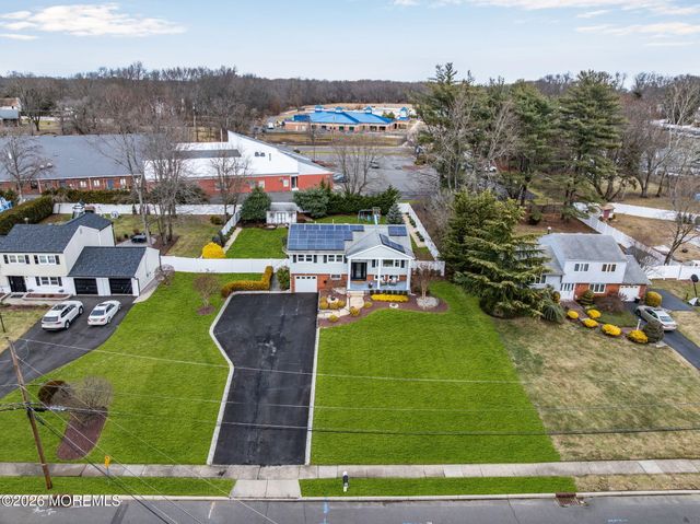 8 Kilmer Drive, Manalapan, NJ 07726