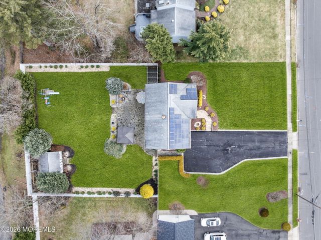 8 Kilmer Drive, Manalapan, NJ 07726