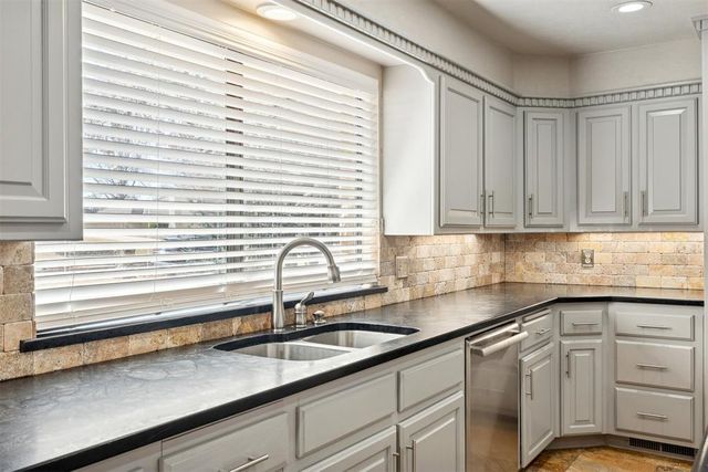 1011 Saint Andrews Drive, Edmond, OK 73025