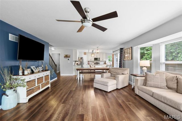 1496 Saint Charles Drive, Hillsboro, MO 63050
