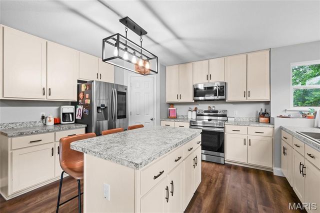 1496 Saint Charles Drive, Hillsboro, MO 63050