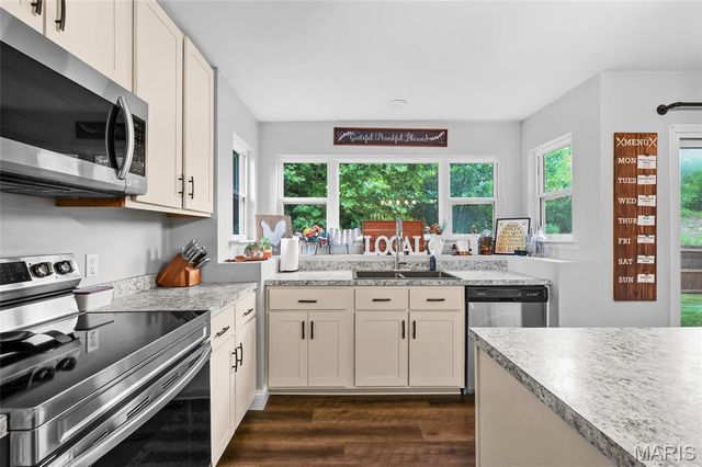 1496 Saint Charles Drive, Hillsboro, MO 63050