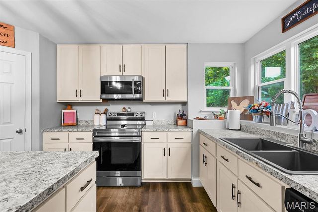 1496 Saint Charles Drive, Hillsboro, MO 63050