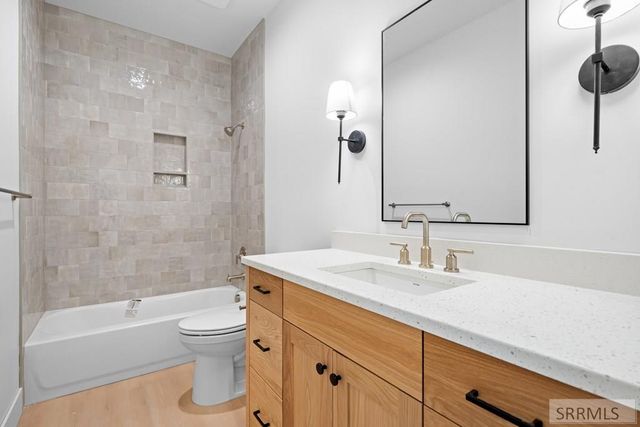 5804 Dune Village Way, Idaho Falls, ID 83404