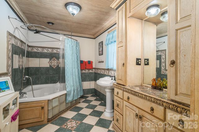 1387 George Brown Road, Crouse, NC 28033