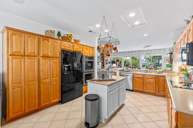 78711 Kentia Palm Drive, Palm Desert, CA 92211