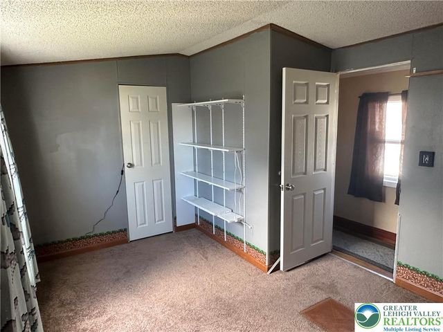 10 Roth Avenue, Longswamp Twp, PA 19539