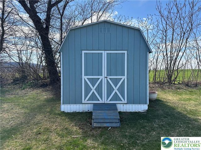 10 Roth Avenue, Longswamp Twp, PA 19539