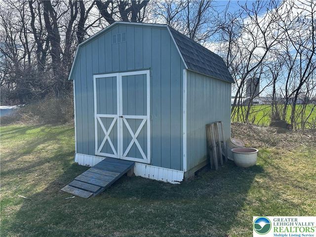 10 Roth Avenue, Longswamp Twp, PA 19539