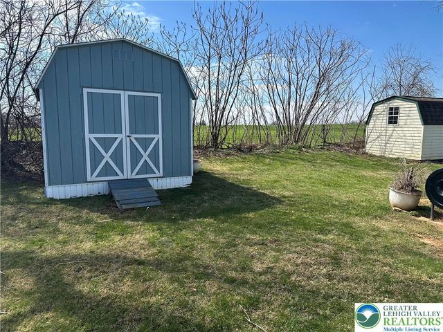 10 Roth Avenue, Longswamp Twp, PA 19539