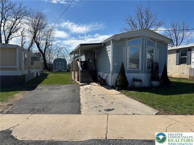 10 Roth Avenue, Longswamp Twp, PA 19539