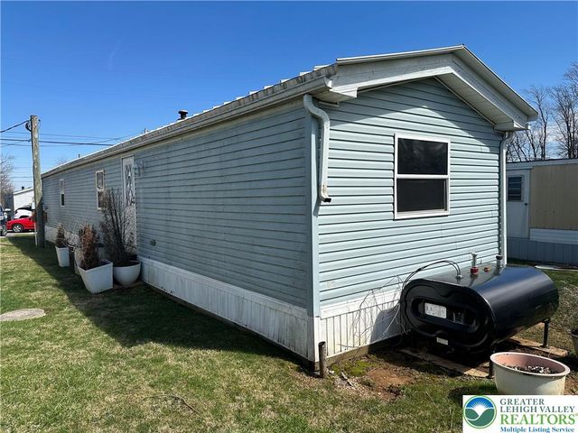 10 Roth Avenue, Longswamp Twp, PA 19539