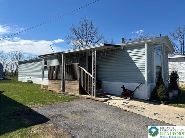 10 Roth Avenue, Longswamp Twp, PA 19539