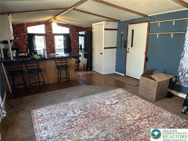10 Roth Avenue, Longswamp Twp, PA 19539