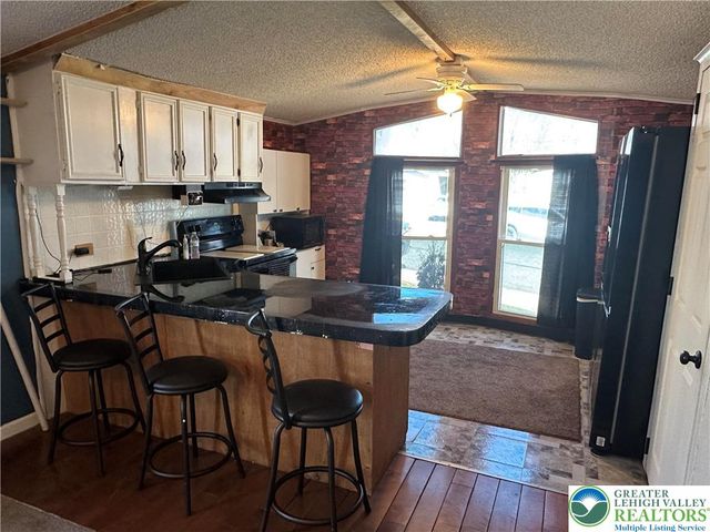 10 Roth Avenue, Longswamp Twp, PA 19539