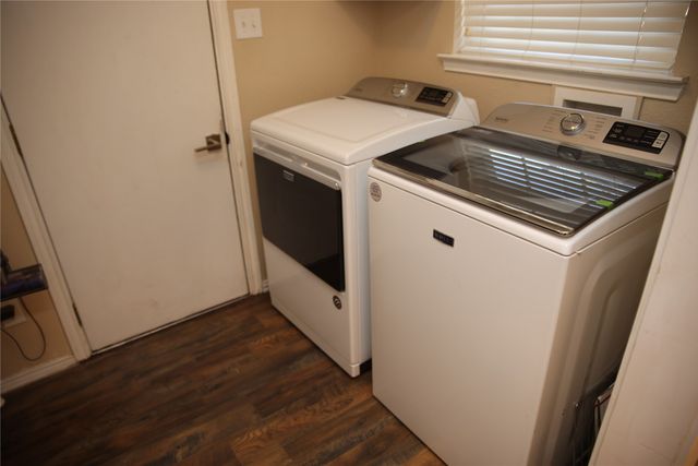 200 Red Oak Creek Drive, Oak Leaf, TX 75154