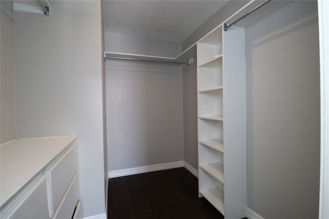 200 Red Oak Creek Drive, Oak Leaf, TX 75154