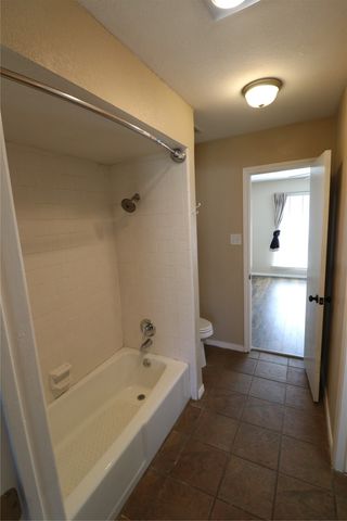 200 Red Oak Creek Drive, Oak Leaf, TX 75154