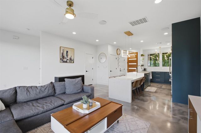 2711 Crest Ave A, Austin, TX 78702