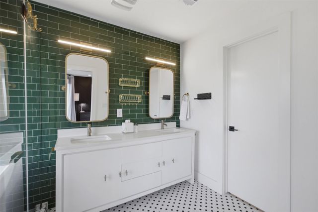2711 Crest Ave A, Austin, TX 78702