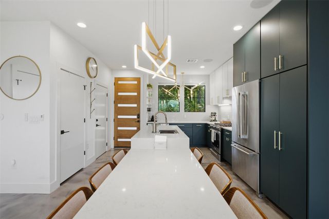 2711 Crest Ave A, Austin, TX 78702