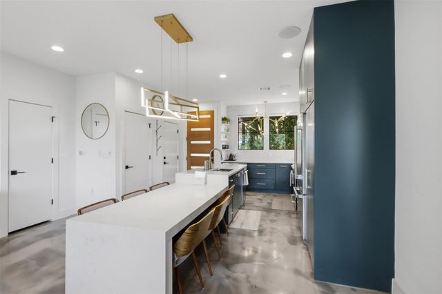 2711 Crest Ave A, Austin, TX 78702