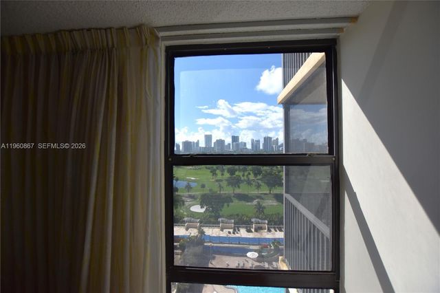 20301 W Country Club Dr 1425, Aventura, FL 33180